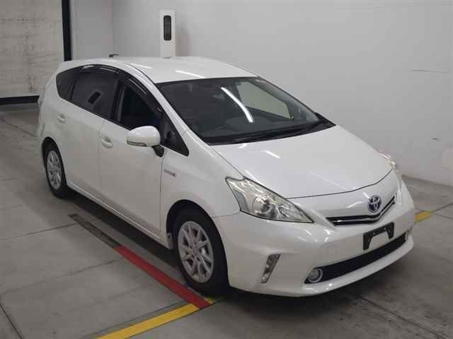 30389 Toyota Prius alpha ZVW41W 2012 г. (MIRIVE Osaka)